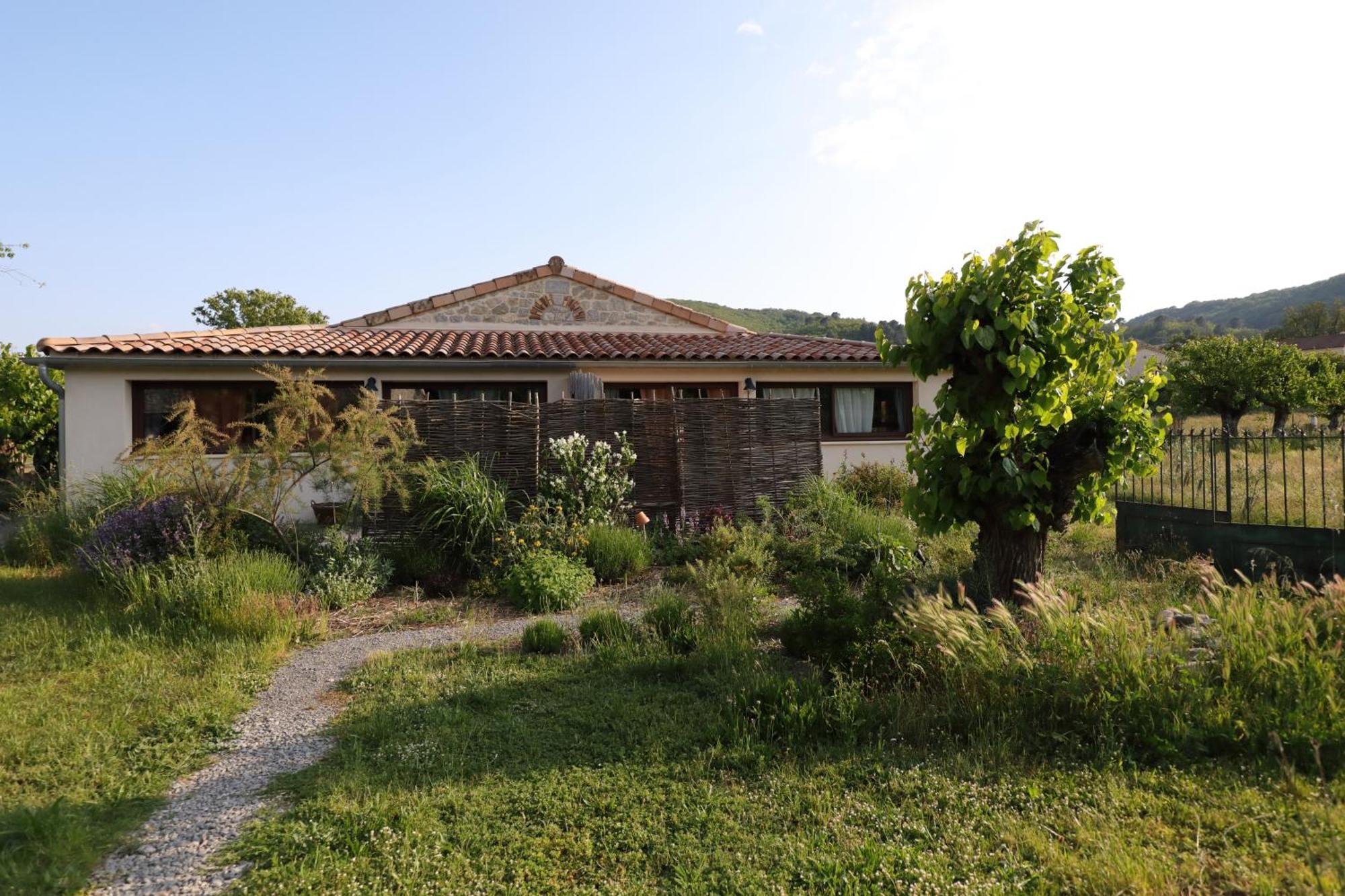 La Gourmandine Hotel Courry Екстериор снимка